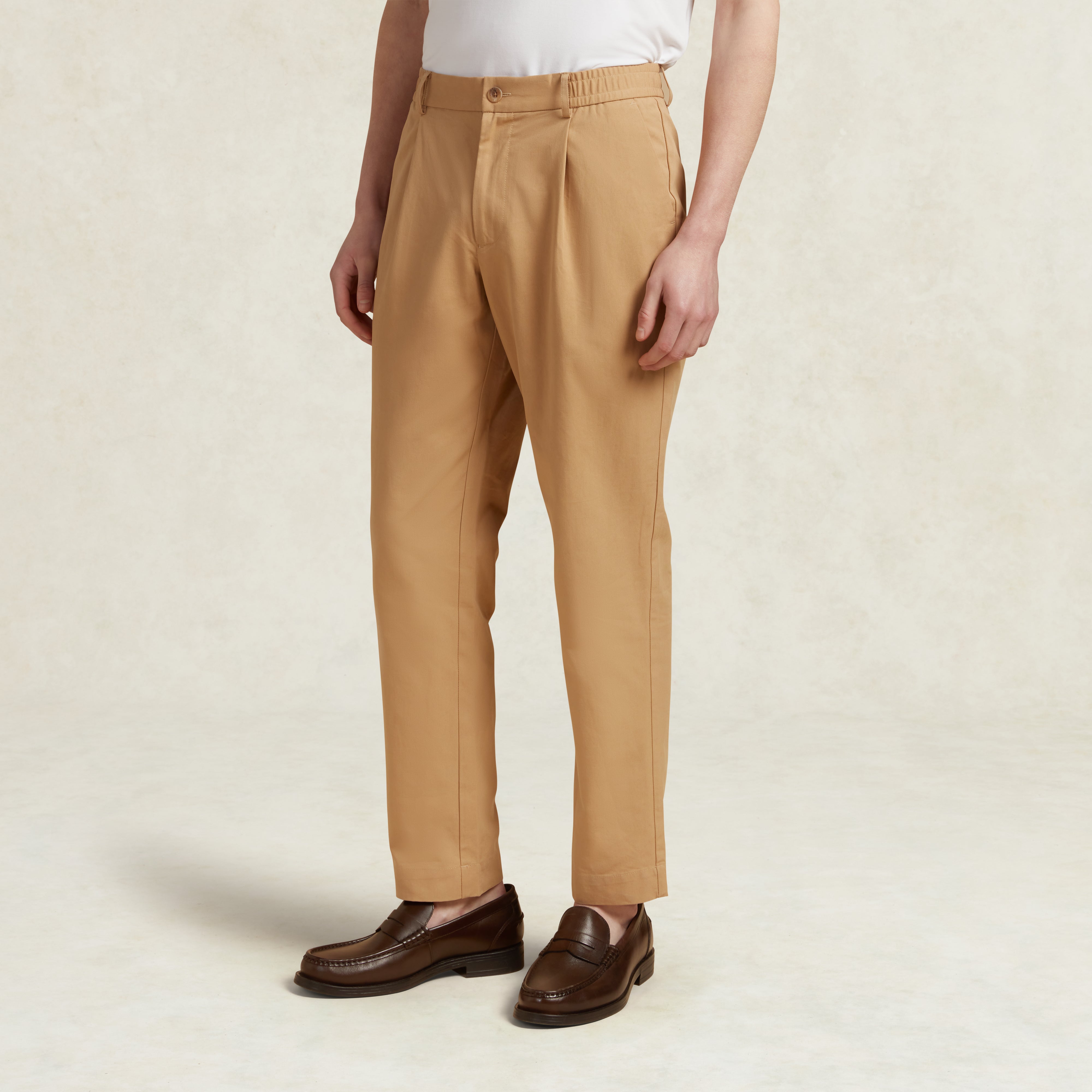 CHÉ | Pleated Chino in Tan - Inspired by Cargo Trousers